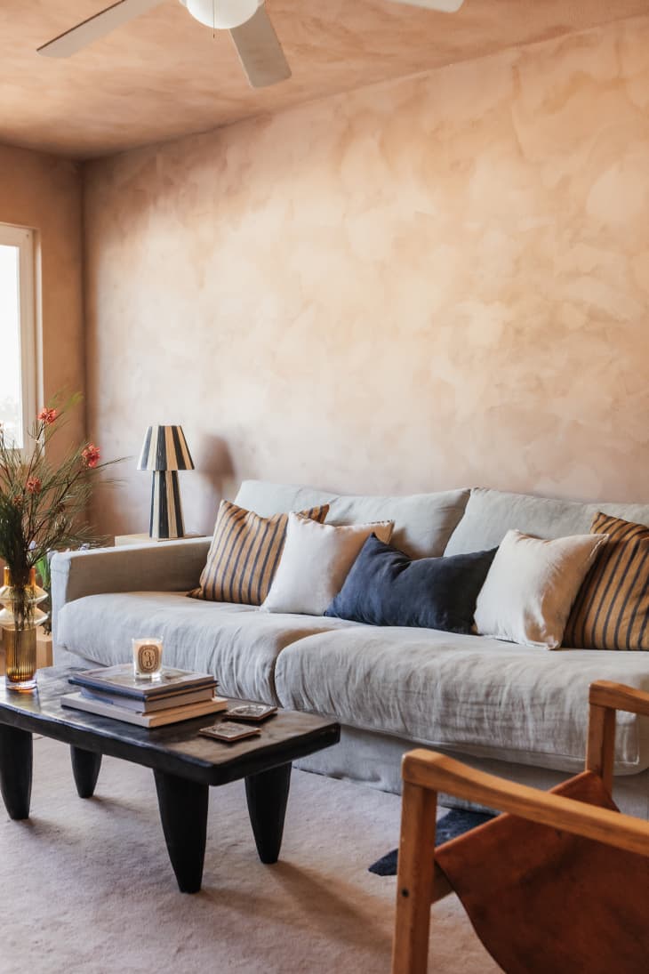 A Living Room Makeover’s DIY Terracotta Walls Add Drama | Apartment Therapy